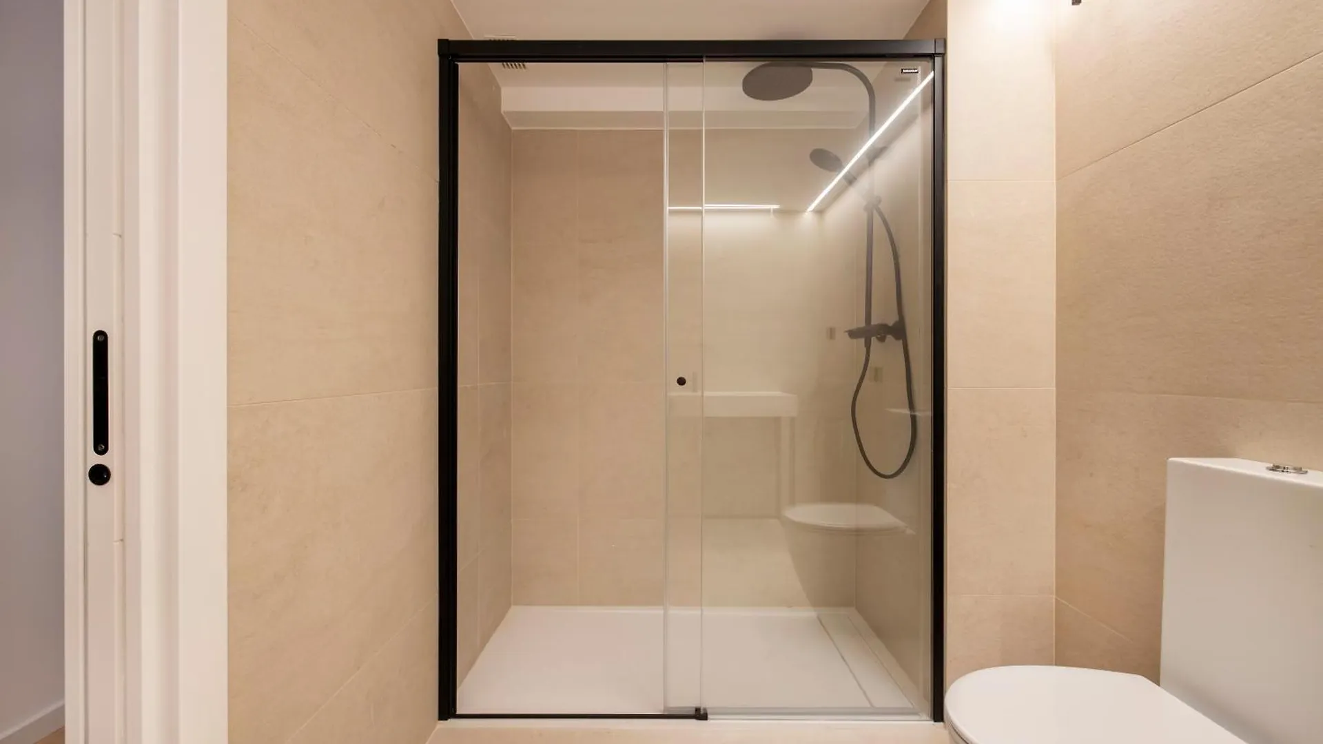 Luxury Apartment In Barcelona City Center 0*,  Spanien