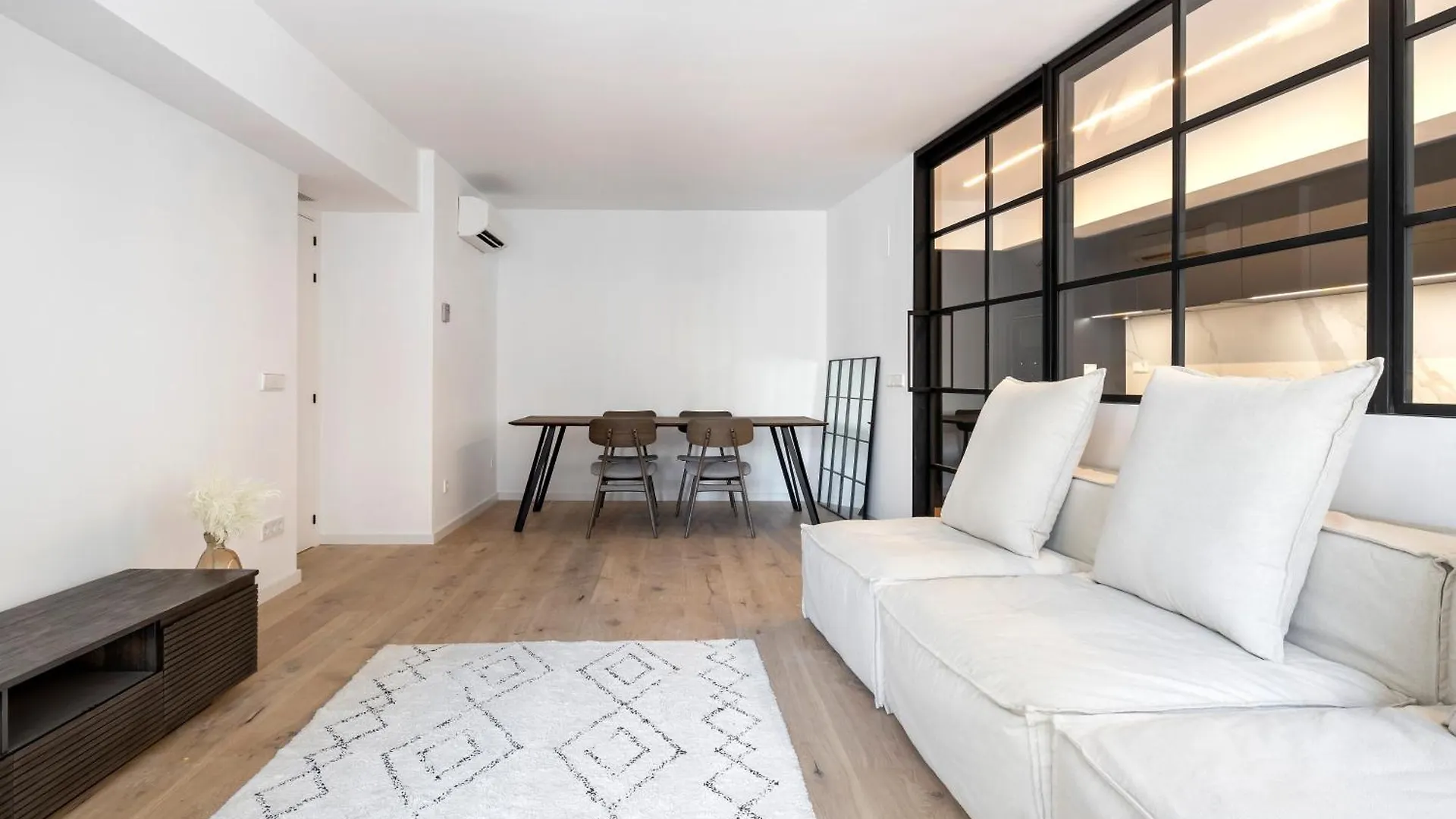 Luxury Apartment In Barcelona City Center